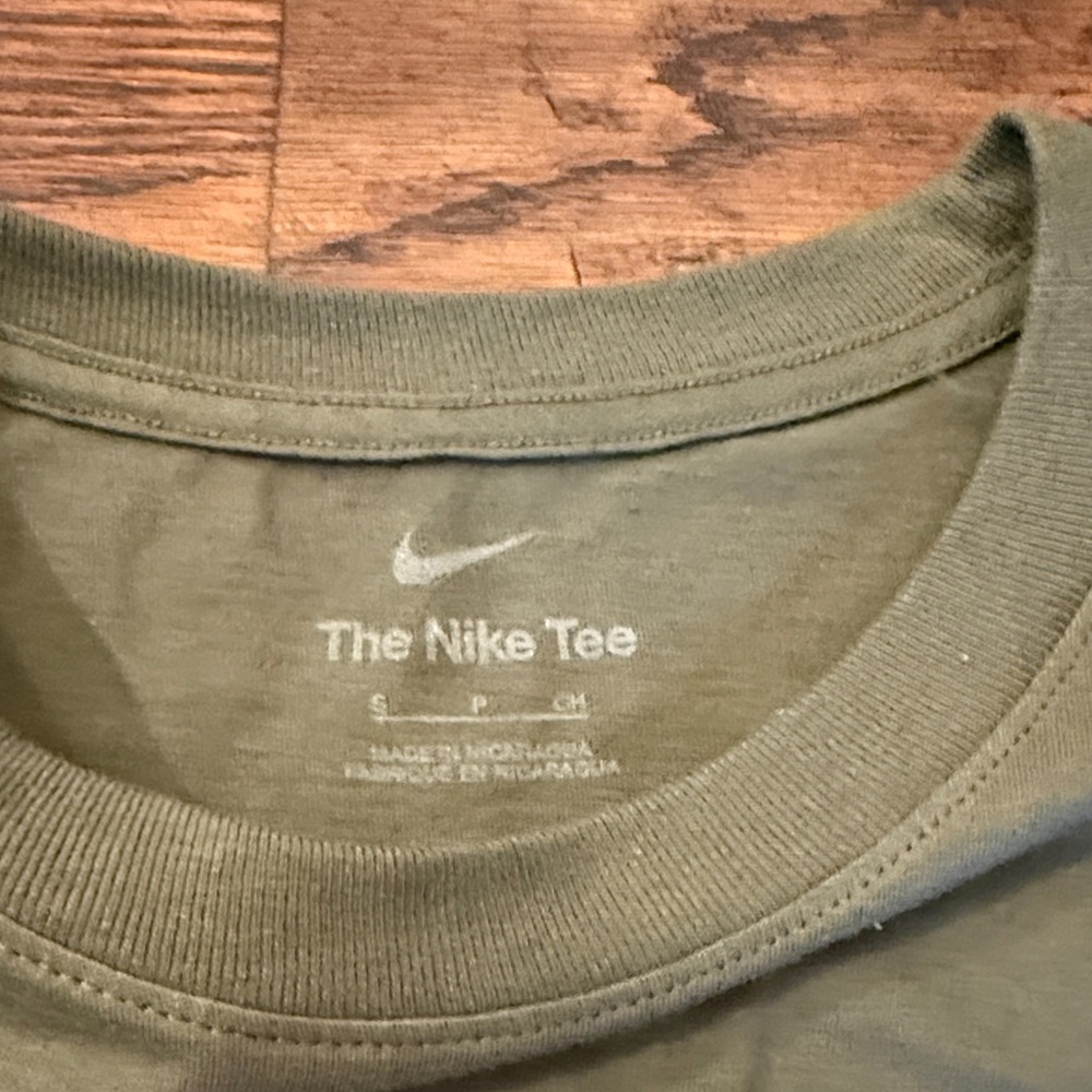 Nike Men's Green Long Sleeve Shirt with Buffalo Graphic - Picture 2 of 5